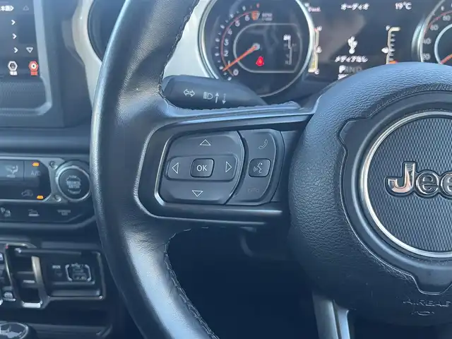 クライスラー・ジープ ジープ ラングラー アンリミテッド アイランダー 静岡県 2021(令3)年 4万km 黄 100台限定車/ホワイトハードトップ/アイランダー ボンネットデカール/純正ナビ/(Bluetooth/AppleCarPlay/AUX/USB/AM/FM)/ACC/セーフティードライブアシスト/ブラインドスポットモニター/ダウンヒルアシストコントロール/バック・サイドカメラ/純正17インチアルミホイール/LEDライト/スペアタイヤカバー（ティキ・ボブ イラスト入り）/ドライブレコーダー /ETC