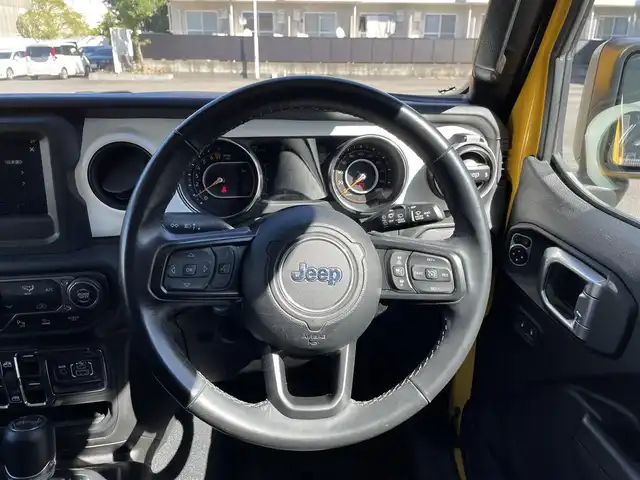 クライスラー・ジープ ジープ ラングラー アンリミテッド アイランダー 静岡県 2021(令3)年 4万km 黄 100台限定車/ホワイトハードトップ/アイランダー ボンネットデカール/純正ナビ/(Bluetooth/AppleCarPlay/AUX/USB/AM/FM)/ACC/セーフティードライブアシスト/ブラインドスポットモニター/ダウンヒルアシストコントロール/バック・サイドカメラ/純正17インチアルミホイール/LEDライト/スペアタイヤカバー（ティキ・ボブ イラスト入り）/ドライブレコーダー /ETC