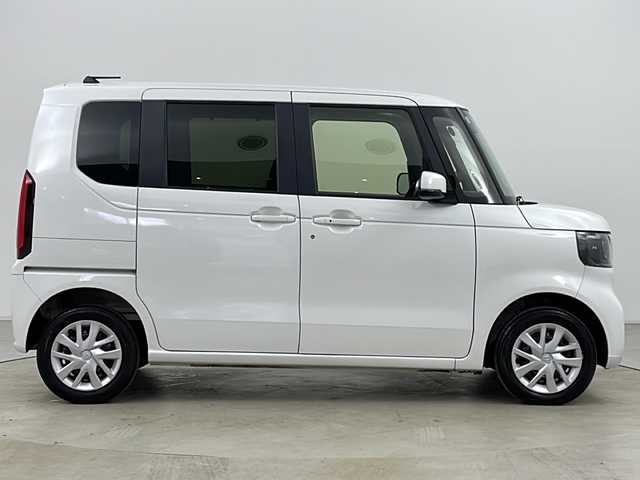 ホンダ Ｎ ＢＯＸ 道央・札幌 2024(令6)年 0.7万km プラチナホワイトパール ・4WD/・社外ナビ&TV&BT/・バックカメラ/・左パワースライドドア/・ライトレベライザー/・ホンダセンシング/・路外逸脱抑制機能/・踏み間違い衝突軽減システム/・パーキングセンサー/・CMBS/・LKAS/・オートマチックハイビーム/・LEDヘッドライト/・レーダークルーズコントロール/・スマートキー/・ETC/・ドアミラーヒーター