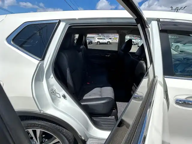 日産 エクストレイル 20Xi 宮城県 2020(令2)年 2.9万km ブリリアントホワイトパール プロパイロット/インテリジェントLI（車線逸脱防止支援システム）/BSM（後側方車両検知警報）/RCTA（後退時車両検知警報）/エマージェンシーブレーキ/車線逸脱警報/コーナーセンサー/インテリジェントルームミラー/アラウンドビューモニター/純正9インチナビ（MM520D-L）/・CD/DVD/・Bluetooth/・フルセグTV/ETC/ドライブレコーダー/電動リアゲート/シートヒーター/革巻きステアリング/ステアリングスイッチ/電動パーキングブレーキ/ブレーキホールド/スマートキー＆プッシュスタート/LEDヘッドライト/ハイビームアシスト/フォグランプ/オートライト/電動格納ミラー/純正18インチAW/フロアマット/ドアバイザー/Wエアバッグ