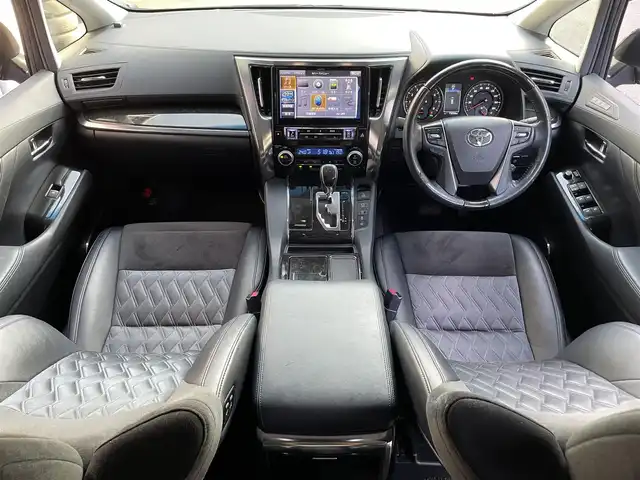 トヨタ アルファード S Cパッケージ 滋賀県 2016(平28)年 7.3万km ブラック 社外ナビ/（CD/DVD/SD/Bluetooth/フルセグTV）/バックカメラ/社外フリップダウンモニター/前方ドライブレコーダー/ビルトインETC/両側電動スライドドア/パワーバックドア/クリアランスソナー/ハーフレザーシート/パワーシート/D席シートメモリー/ウッドコンビステアリング/クルーズコントロール/ステアリングリモコン/ステアリングヒーター/LEDヘッドライト/フォグランプ/オートヘッドライト/電動パーキングブレーキ/オートホールドブレーキ/積み込みスタッドレスタイヤ/スペアキー/リアロールサンシェイド/nanoe/AC100V/オートリトラーミラー