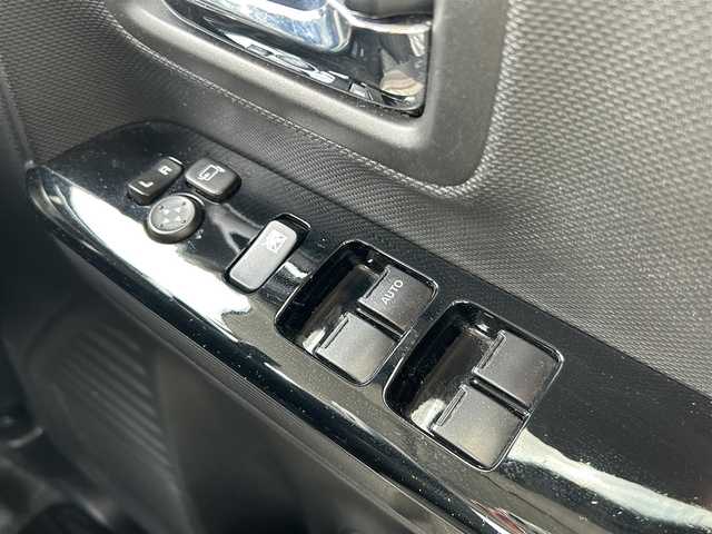 スズキ スペーシア カスタム HYBRID XS 福岡県 2018(平30)年 5.9万km ブルーイッシュブラックパール3 ・純正8インチナビ（フルセグ/DVD/Bluetooth）/・両側パワースライドドア/・バックカメラ/・ETC/・ドライブレコーダー（前後）/・横滑り防止装置/・衝突被害軽減システム/・レーンキープアシスト/・コーナーセンサー/・D席シートヒーター/・電動格納ミラー/・LEDヘッドライト/・純正ドアバイザー/・純正サンシェード/・純正アルミホイール
