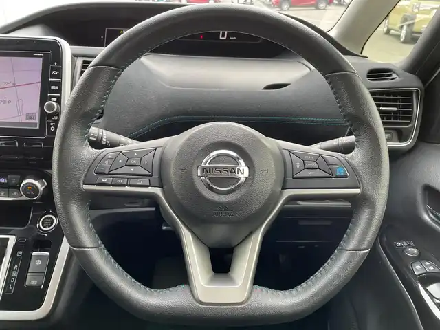 日産 セレナ ライダー プロパイロット E 岩手県 2016(平28)年 7.7万km ブリリアントホワイトパール プロパイロット/エマージェンシーブレーキ/フリップダウンモニター/純正メモリナビ/　CD/DVD/BT/フルセグTV/両側パワースライドドア/レーダークルーズコントロール/LEDオートライト/フォグランプ/社外16インチアルミホイール/スマートキー/ビルトインETC