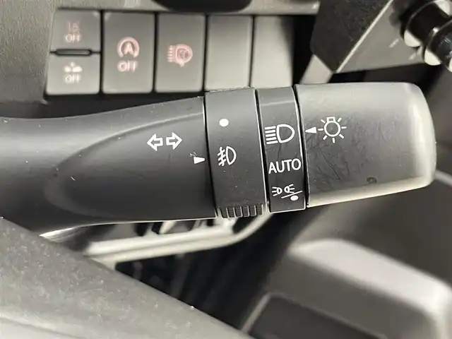 スズキ ジムニー XC 福井県 2023(令5)年 0.5万km ブルーイッシュブラックパール3 ALPINEフローティングディスプレイオーディオ/Bluetooth/USB/AppleCarPlay/AndroidAuto/AM/FM/スズキセーフティーサポート/・デュアルセンサーブレーキサポート/・車線逸脱警報機能/・標識認識機能/・誤発進抑制機能/・ふらつき警報機能/・先行車発進お知らせ機能/クルーズコントロール/プッシュスタート/スペアキー/シートヒーター /オートライト /LED/フォグライト/ヘッドライトウォッシャー/革巻きステアリング/ステアリングチルド機構/背面タイヤ/純正１６インチアルミ