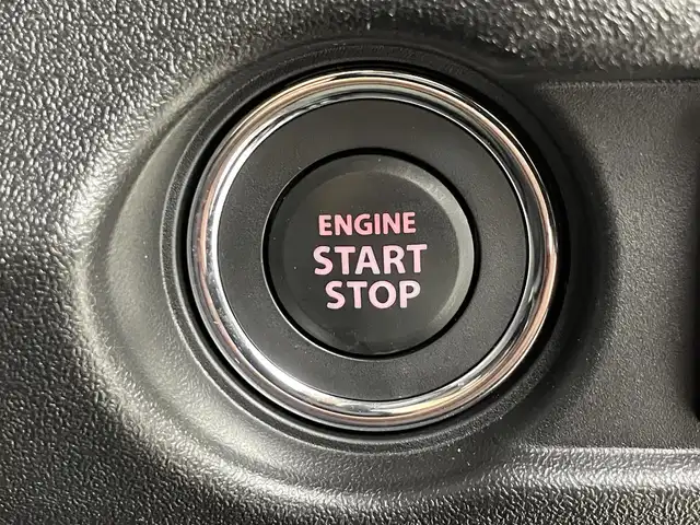 スズキ ジムニー XC 福井県 2023(令5)年 0.5万km ブルーイッシュブラックパール3 ALPINEフローティングディスプレイオーディオ/Bluetooth/USB/AppleCarPlay/AndroidAuto/AM/FM/スズキセーフティーサポート/・デュアルセンサーブレーキサポート/・車線逸脱警報機能/・標識認識機能/・誤発進抑制機能/・ふらつき警報機能/・先行車発進お知らせ機能/クルーズコントロール/プッシュスタート/スペアキー/シートヒーター /オートライト /LED/フォグライト/ヘッドライトウォッシャー/革巻きステアリング/ステアリングチルド機構/背面タイヤ/純正１６インチアルミ