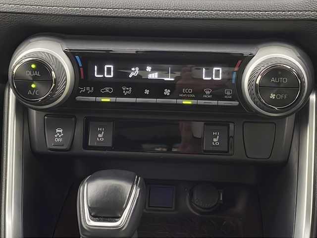 トヨタ ＲＡＶ４ G Zパッケージ 宮城県 2020(令2)年 6.1万km アティチュードブラックマイカ Toyota Safety Sense/・プリクラッシュセーフティ	/・レーントレーシングアシスト	/・レーダークルーズコントロール	/・ブラインドスポットモニター/・オートマチックハイビーム/・クリアランスソナー	/デジタルインナーミラー/ケンウッド9型ナビ/・CD.DVD.SDS.BT.USB/フルセグTV/バックカメラ/電動リアゲート/合皮シート/運転席パワーシート/前席シートヒーター/ステアリングヒーター/ステアリングスイッチ/LEDヘッドライト/フォグランプ/ビルトインETC/社外ドライブレコーダー（FR）/プッシュスタート/スマートキー/アイドリングストップ/横滑り防止装置/純正19inAW/純正フロアマット/純正ラゲッジマット