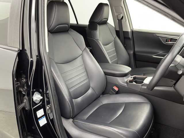 トヨタ ＲＡＶ４ G Zパッケージ 宮城県 2020(令2)年 6.1万km アティチュードブラックマイカ Toyota Safety Sense/・プリクラッシュセーフティ	/・レーントレーシングアシスト	/・レーダークルーズコントロール	/・ブラインドスポットモニター/・オートマチックハイビーム/・クリアランスソナー	/デジタルインナーミラー/ケンウッド9型ナビ/・CD.DVD.SDS.BT.USB/フルセグTV/バックカメラ/電動リアゲート/合皮シート/運転席パワーシート/前席シートヒーター/ステアリングヒーター/ステアリングスイッチ/LEDヘッドライト/フォグランプ/ビルトインETC/社外ドライブレコーダー（FR）/プッシュスタート/スマートキー/アイドリングストップ/横滑り防止装置/純正19inAW/純正フロアマット/純正ラゲッジマット