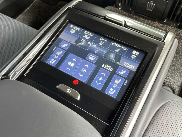 トヨタ クラウン Z 広島県 2024(令6)年 0.6万km プレシャスシルバー /登録時走行距離/　　　　　　　5722キロ/ワンオーナー/純正ナビ/パノラミックビューモニター/地デジ/黒革シート/エアシート/PCS/HUD/エアロ/置くだけ充電/パワートランク/スペアキー×１/ビルトインETC/デジタルインナーミラー/新車時整備手帳/　　【保証書】/取扱説明書/