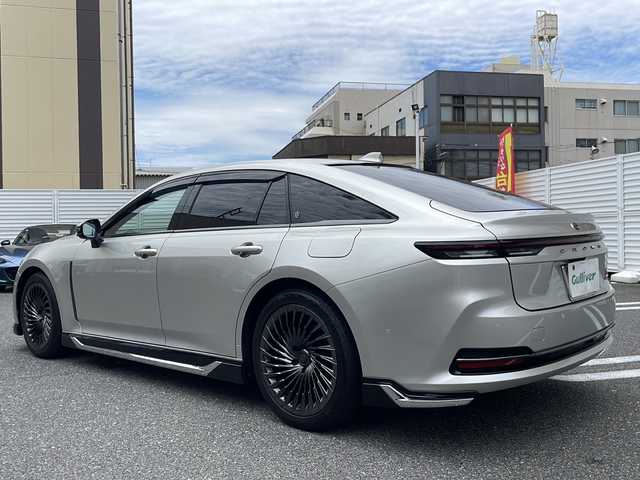 トヨタ クラウン Z 広島県 2024(令6)年 0.6万km プレシャスシルバー /登録時走行距離/　　　　　　　5722キロ/ワンオーナー/純正ナビ/パノラミックビューモニター/地デジ/黒革シート/エアシート/PCS/HUD/エアロ/置くだけ充電/パワートランク/スペアキー×１/ビルトインETC/デジタルインナーミラー/新車時整備手帳/　　【保証書】/取扱説明書/