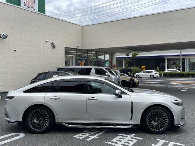 トヨタ クラウン Z 広島県 2024(令6)年 0.6万km プレシャスシルバー /登録時走行距離/　　　　　　　5722キロ/ワンオーナー/純正ナビ/パノラミックビューモニター/地デジ/黒革シート/エアシート/PCS/HUD/エアロ/置くだけ充電/パワートランク/スペアキー×１/ビルトインETC/デジタルインナーミラー/新車時整備手帳/　　【保証書】/取扱説明書/
