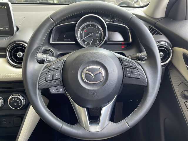 マツダ デミオ XD ツーリング Lパッケージ 愛知県 2015(平27)年 2.6万km スノーフレイクホワイトパールマイカ 衝突被害軽減ブレーキ/純正7インチSD（ナビ無し）/クルーズコントロール/Bluetooth/バックカメラ/ヘッドアップディスプレイ/純正アルミホイール/LEDヘッドライト/パドルシフト/オートライト/ドライブレコーダー/ETC/ステアリングスイッチ/スマートキー/プッシュスタート