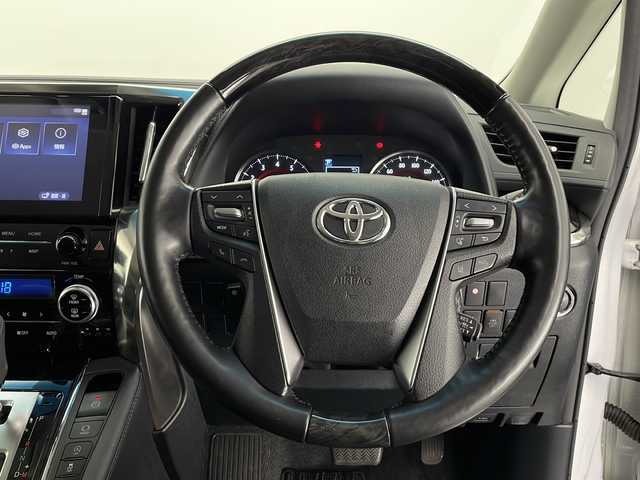 トヨタ アルファード S Cパッケージ 長野県 2020(令2)年 3.8万km ホワイトパールクリスタルシャイン 4WD/純正ディスプレイオーディオ&フルセグTV&USB&BT/純正フリップダウンモニター/トヨタセーフティセンス/アダプティブクルーズコントロール/レーントレーシングアシスト/プリクラッシュセーフティ/クリアランスソナー/リアクロストラフィックアラート/ブラインドスポットモニター/パーキングサポートブレーキ/ロードサインアシスト/アイドリングストップ/社外前後ドライブレコーダー/両側パワースライドドア/パワーバックドア/レザーシート/前席エアシート/前席シートヒーター/前席パワーシート/運転席シートメモリ/ステアリングスイッチ/ステアリングヒーター/ウォークスルー/オットマン/2列目サンシェード/2列目キャプテンシート/バックカメラ/ビルトインETC2.0/LEDヘッドライト/オートライト/フロントフォグランプ/電動格納ミラー/ウィンカーミラー/電動ホールド/オートホールド/純正18インチAW装着/純正フロアマット/ドアバイザー/プッシュスタート/スマートキー