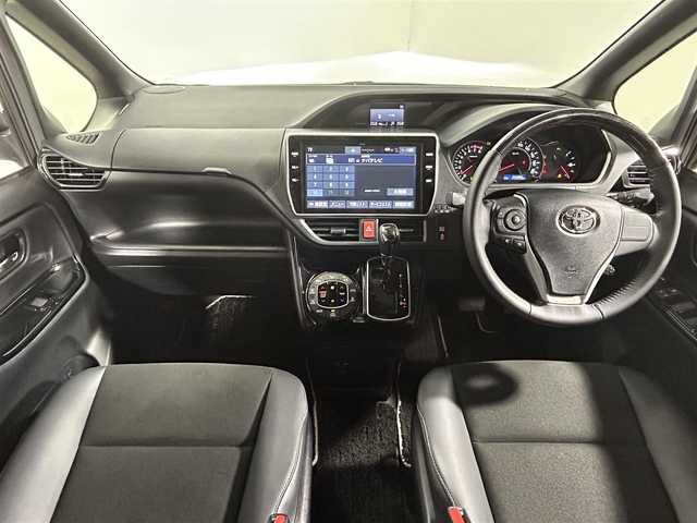 トヨタ ノア Si ダブルバイビーⅢ 大阪府 2020(令2)年 2.6万km ブラック 純正10incナビ(フルセグ/DVD再生/Bluetooth) バックカメラ 後席モニター ETC 両側パワースライドドア ハーフレザー 衝突軽減 クルコン トヨタセーフティセンス オートライト