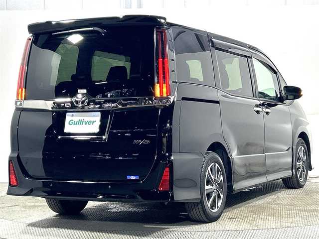 トヨタ ノア Si ダブルバイビーⅢ 大阪府 2020(令2)年 2.6万km ブラック 純正10incナビ(フルセグ/DVD再生/Bluetooth) バックカメラ 後席モニター ETC 両側パワースライドドア ハーフレザー 衝突軽減 クルコン トヨタセーフティセンス オートライト