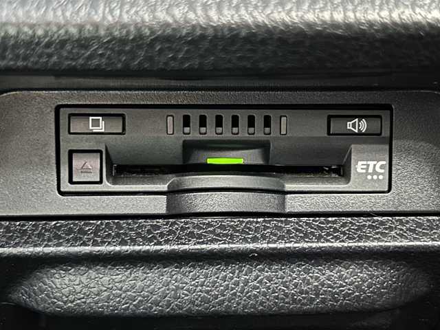 トヨタ ノア Si ダブルバイビーⅢ 大阪府 2020(令2)年 2.6万km ブラック 純正10incナビ(フルセグ/DVD再生/Bluetooth) バックカメラ 後席モニター ETC 両側パワースライドドア ハーフレザー 衝突軽減 クルコン トヨタセーフティセンス オートライト