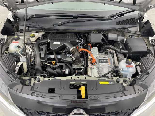 日産 ノート S 三重県 2021(令3)年 2.1万km ブリリアントシルバー 禁煙車　/純正９インチメモリーナビ/・フルセグTV/・CD/BT/SD/エマージェンシーブレーキ　/車線逸脱防止装置　/前後コーナーセンサー　/バックカメラ　/社外前方ドライブレコーダー　/サイド／カーテンエアバッグ　/純正ビルトインＥＴＣ/オートAC/電子サイドブレーキ/ブレーキオートホールド