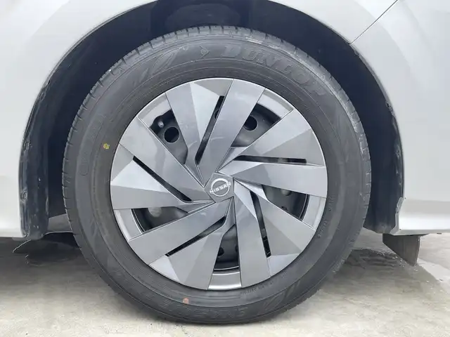 日産 ノート S 三重県 2021(令3)年 2.1万km ブリリアントシルバー 禁煙車　/純正９インチメモリーナビ/・フルセグTV/・CD/BT/SD/エマージェンシーブレーキ　/車線逸脱防止装置　/前後コーナーセンサー　/バックカメラ　/社外前方ドライブレコーダー　/サイド／カーテンエアバッグ　/純正ビルトインＥＴＣ/オートAC/電子サイドブレーキ/ブレーキオートホールド