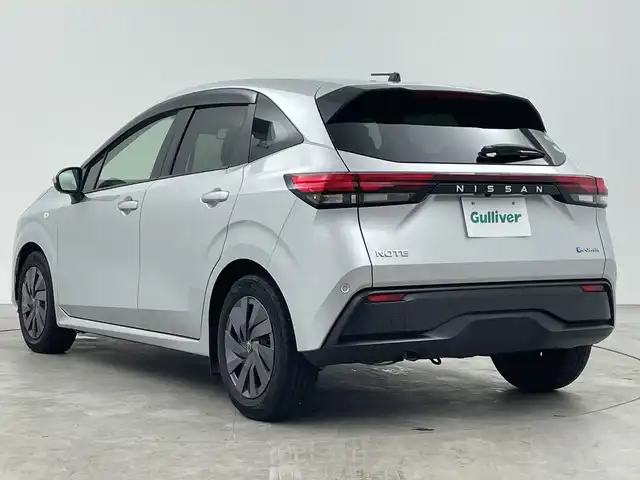 日産 ノート S 三重県 2021(令3)年 2.1万km ブリリアントシルバー 禁煙車　/純正９インチメモリーナビ/・フルセグTV/・CD/BT/SD/エマージェンシーブレーキ　/車線逸脱防止装置　/前後コーナーセンサー　/バックカメラ　/社外前方ドライブレコーダー　/サイド／カーテンエアバッグ　/純正ビルトインＥＴＣ/オートAC/電子サイドブレーキ/ブレーキオートホールド