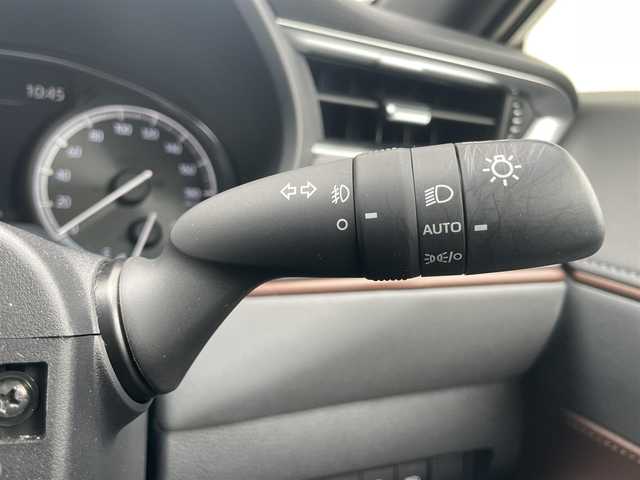 トヨタ ハリアー G 千葉県 2022(令4)年 0.5万km プラチナホワイトパールマイカ 衝突軽減ブレーキ/モデリスタエアロ/純正ディスプレイオーディオ/フルセグＴＶ/バックカメラ/デジタルインナーミラー/ＢＳＭ/パワーシート/ＬＥＤヘッドライト/オートライト/コーナーセンサー