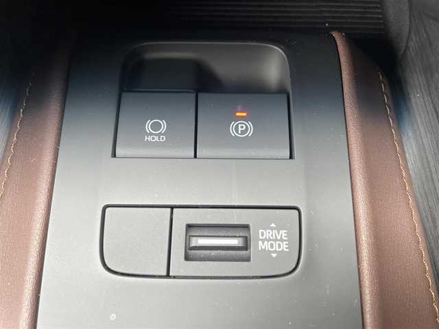 トヨタ ハリアー G 千葉県 2022(令4)年 0.5万km プラチナホワイトパールマイカ 衝突軽減ブレーキ/モデリスタエアロ/純正ディスプレイオーディオ/フルセグＴＶ/バックカメラ/デジタルインナーミラー/ＢＳＭ/パワーシート/ＬＥＤヘッドライト/オートライト/コーナーセンサー
