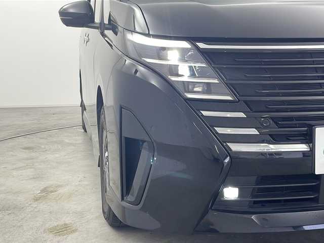 日産 セレナ ハイウェイスター V 群馬県 2023(令5)年 5.4万km ダイヤモンドブラック 純正12.3型ナビ　プロパイロット　衝突被害軽減ブレーキ　全周囲カメラ　アダプティブクルーズコントロール　両側電動スライド　ETC　置くだけ充電器　デジタルインナーミラー　パドルシフト　BSM 禁煙車