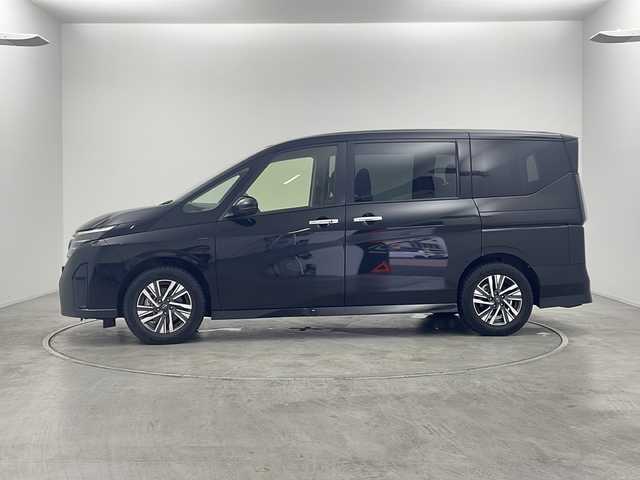 日産 セレナ ハイウェイスター V 群馬県 2023(令5)年 5.4万km ダイヤモンドブラック 純正12.3型ナビ　プロパイロット　衝突被害軽減ブレーキ　全周囲カメラ　アダプティブクルーズコントロール　両側電動スライド　ETC　置くだけ充電器　デジタルインナーミラー　パドルシフト　BSM 禁煙車