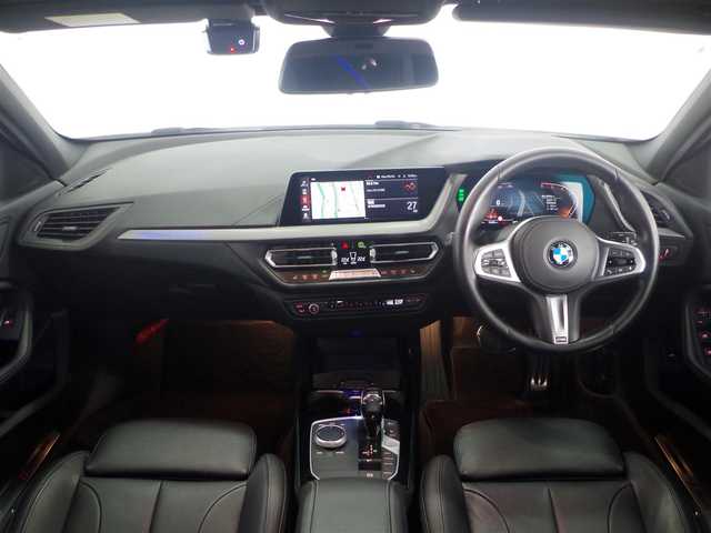 ＢＭＷ ＢＭＷ １１８ｄ Mスポーツ EDジョイ+ 兵庫県 2021(令3)年 2.6万km アルピンホワイトⅢ 登録時走行距離25770km/純正ナビ/バックカメラ/ワイヤレス充電/前後ドライブレコーダー/アンビエントライト/黒革シート/シートヒーター/パワーシート/衝突軽減ブレーキ/レーンキープアシスト/アクティブクルーズコントロール/LKA/BLIS/オートマチックハイビーム/Applecarplay/LEDヘッドライト