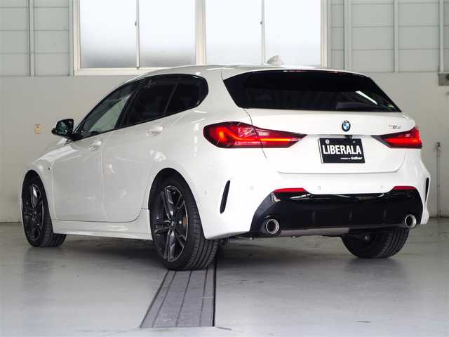 ＢＭＷ ＢＭＷ １１８ｄ Mスポーツ EDジョイ+ 兵庫県 2021(令3)年 2.6万km アルピンホワイトⅢ 登録時走行距離25770km/純正ナビ/バックカメラ/ワイヤレス充電/前後ドライブレコーダー/アンビエントライト/黒革シート/シートヒーター/パワーシート/衝突軽減ブレーキ/レーンキープアシスト/アクティブクルーズコントロール/LKA/BLIS/オートマチックハイビーム/Applecarplay/LEDヘッドライト