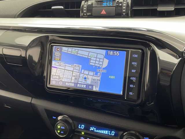 トヨタ ハイラックス Z 宮崎県 2022(令4)年 1.3万km アティチュードブラックマイカ 禁煙車/衝突被害軽減ブレーキ/純正ナビTV/（NSZT-W68T/CD/DVD/Bluetooth/フルセグTV)/純正バックカメラ/純正17インチアルミ/純正GRフロントアンダーカバー/純正GRスポーツバー/純正GRサイドステップ/純正GRドレスアップマフラー/純正GRマッドフラップ/純正2.0ETC/純正前後ドライブレコーダー/純正フロアマット/アダプティブクルーズコントロール/レーンディパーチャーアラート/ダウンヒルアシストコントロール/クリアランスソナー/オート電動格納ミラー/オートエアコン/本革巻ハンドル/スマートキー/プッシュエンジンスタート/新車時保証書/取扱い説明書