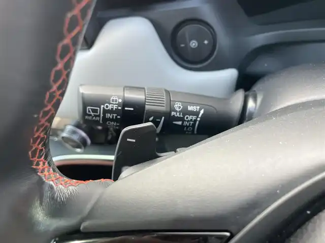 ホンダ ヴェゼル ハイブリッド e:HEV PLaY 千葉県 2023(令5)年 0.9万km サンドカーキパール パノラマルーフ/ホンダセンシング/・衝突軽減ブレーキ/レーンキープアシスト/・レーダークルーズコントロール・オートハイビーム/・クリアランスソナー・/ブラインドスポットモニター/・標識認識/踏み間違い防止/ホンダコネクトディスプレイナビ/・フルセグ/BT/USB/カープレイ/バックカメラ/ステアリングスイッチ/パドルシフト/ETC2.0/ワイヤレス充電/ハンズフリーパワースライドドア/ハーフレザーシート/シートヒーター(D/N席)/ステアリングヒーター/LEDヘッドライト/オートライト/フォグライト/スマートキー/プッシュスタート/純正フロアマット/純正18インチAW