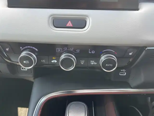 ホンダ ヴェゼル ハイブリッド e:HEV PLaY 千葉県 2023(令5)年 0.9万km サンドカーキパール パノラマルーフ/ホンダセンシング/・衝突軽減ブレーキ/レーンキープアシスト/・レーダークルーズコントロール・オートハイビーム/・クリアランスソナー・/ブラインドスポットモニター/・標識認識/踏み間違い防止/ホンダコネクトディスプレイナビ/・フルセグ/BT/USB/カープレイ/バックカメラ/ステアリングスイッチ/パドルシフト/ETC2.0/ワイヤレス充電/ハンズフリーパワースライドドア/ハーフレザーシート/シートヒーター(D/N席)/ステアリングヒーター/LEDヘッドライト/オートライト/フォグライト/スマートキー/プッシュスタート/純正フロアマット/純正18インチAW