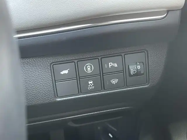 ホンダ ヴェゼル ハイブリッド e:HEV PLaY 千葉県 2023(令5)年 0.9万km サンドカーキパール パノラマルーフ/ホンダセンシング/・衝突軽減ブレーキ/レーンキープアシスト/・レーダークルーズコントロール・オートハイビーム/・クリアランスソナー・/ブラインドスポットモニター/・標識認識/踏み間違い防止/ホンダコネクトディスプレイナビ/・フルセグ/BT/USB/カープレイ/バックカメラ/ステアリングスイッチ/パドルシフト/ETC2.0/ワイヤレス充電/ハンズフリーパワースライドドア/ハーフレザーシート/シートヒーター(D/N席)/ステアリングヒーター/LEDヘッドライト/オートライト/フォグライト/スマートキー/プッシュスタート/純正フロアマット/純正18インチAW
