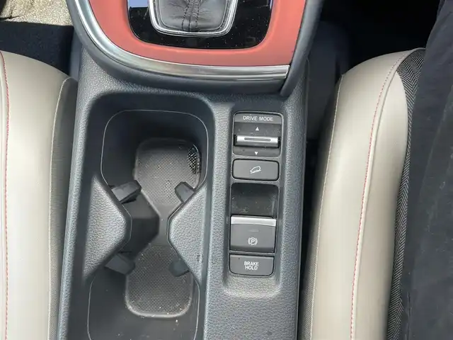ホンダ ヴェゼル ハイブリッド e:HEV PLaY 千葉県 2023(令5)年 0.9万km サンドカーキパール パノラマルーフ/ホンダセンシング/・衝突軽減ブレーキ/レーンキープアシスト/・レーダークルーズコントロール・オートハイビーム/・クリアランスソナー・/ブラインドスポットモニター/・標識認識/踏み間違い防止/ホンダコネクトディスプレイナビ/・フルセグ/BT/USB/カープレイ/バックカメラ/ステアリングスイッチ/パドルシフト/ETC2.0/ワイヤレス充電/ハンズフリーパワースライドドア/ハーフレザーシート/シートヒーター(D/N席)/ステアリングヒーター/LEDヘッドライト/オートライト/フォグライト/スマートキー/プッシュスタート/純正フロアマット/純正18インチAW