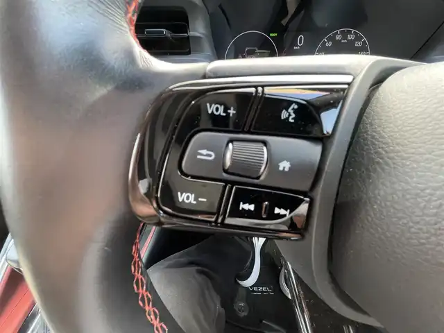 ホンダ ヴェゼル ハイブリッド e:HEV PLaY 千葉県 2023(令5)年 0.9万km サンドカーキパール パノラマルーフ/ホンダセンシング/・衝突軽減ブレーキ/レーンキープアシスト/・レーダークルーズコントロール・オートハイビーム/・クリアランスソナー・/ブラインドスポットモニター/・標識認識/踏み間違い防止/ホンダコネクトディスプレイナビ/・フルセグ/BT/USB/カープレイ/バックカメラ/ステアリングスイッチ/パドルシフト/ETC2.0/ワイヤレス充電/ハンズフリーパワースライドドア/ハーフレザーシート/シートヒーター(D/N席)/ステアリングヒーター/LEDヘッドライト/オートライト/フォグライト/スマートキー/プッシュスタート/純正フロアマット/純正18インチAW