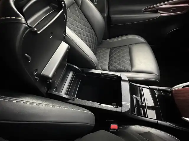 トヨタ ハリアー プレミアム 道央・札幌 2015(平27)年 7.7万km スパークリングブラックパールクリスタルシャイン ・ワンオーナー/・４WD/・社外ディスプレイオーディオ/・バックカメラ/・ETC/・社外前後ドライブレコーダー/・クルーズコントロール/・レーンキープアシスト/・オートハイビーム/・ハーフレザーシート/・D席パワーシート/・LEDヘッドライト/・フォグライト/・オートライト/・プッシュスタート/・スマートキー/・社外エンジンスターター/・純正フロアマット/・ドアバイザー