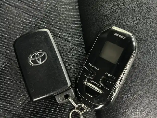 トヨタ ハリアー プレミアム 道央・札幌 2015(平27)年 7.7万km スパークリングブラックパールクリスタルシャイン ・ワンオーナー/・４WD/・社外ディスプレイオーディオ/・バックカメラ/・ETC/・社外前後ドライブレコーダー/・クルーズコントロール/・レーンキープアシスト/・オートハイビーム/・ハーフレザーシート/・D席パワーシート/・LEDヘッドライト/・フォグライト/・オートライト/・プッシュスタート/・スマートキー/・社外エンジンスターター/・純正フロアマット/・ドアバイザー