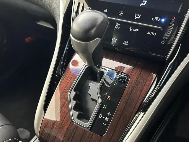 トヨタ ハリアー プレミアム 道央・札幌 2015(平27)年 7.7万km スパークリングブラックパールクリスタルシャイン ・ワンオーナー/・４WD/・社外ディスプレイオーディオ/・バックカメラ/・ETC/・社外前後ドライブレコーダー/・クルーズコントロール/・レーンキープアシスト/・オートハイビーム/・ハーフレザーシート/・D席パワーシート/・LEDヘッドライト/・フォグライト/・オートライト/・プッシュスタート/・スマートキー/・社外エンジンスターター/・純正フロアマット/・ドアバイザー