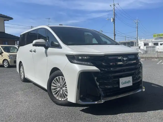 トヨタ ヴェルファイア ハイブリット Z プレミア 茨城県 2024(令6)年 1.7万km プラチナホワイトパールマイカ プリクラッシュセーフティ/ロードサインアシスト/フロントクロストラフィックアラート/レーンディパーチャーアラート/レーンチェンジアシスト/プロアクティブドライビングアシスト/リヤクロストラフィックアラート/ブラインドスポットモニター/後方車両接近告知/パーキングサポートブレーキ/リヤカメラディテクション/安心降車アシスト/周辺車両接近時サポート/クリアランスソナー/ガラスルーフ/パドルシフト/オットマン/パワーバックドア/LEDヘッドライト/純正フロアマット/ドラレコ前後/フリップダウンモニター/エアシート/ステアリングヒーター/シートメモリー