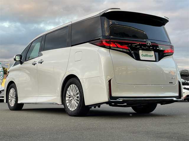トヨタ ヴェルファイア ハイブリット Z プレミア 東京都 2024(令6)年 1.7万km プラチナホワイトパールマイカ 左右独立ムーンルーフ/トヨタチームメイト/・アドバンストパーク/・パーキングサポートブレーキ（周辺静止物）/・アドバンストドライブ/・緊急時操舵支援/・フロントクロストラフィックアラート/・レーンチェンジアシスト/・ドライバーモニターカメラ/セーフティセンス/・プリクラッシュセーフティ/・レーントレーシングアシスト/・全車速追従機能付レーダークルーズコントロール/・アダプティブハイビームシステム/・ロードサインアシスト/・ドライバー異常時対応システム/・プロアクティブドライビングアシスト/・発進遅れ告知機能/BSM/パーキングサポートブレーキ/12インチフリップダウンモニター/14インチディスプレイオーディオ/・車載ナビ/・地デジTV/・USB/HDMI/・AppleCarPlay/AndroidAuto/・ETC2.0/床下透過表示機能付パノラミックビューモニター/ヘッドアップディスプレイ/ドライブレコーダー/両側パワースライドドア/パワーバックドア/本革シート/シートヒーター/ベンチレーション/ステアリングヒーター