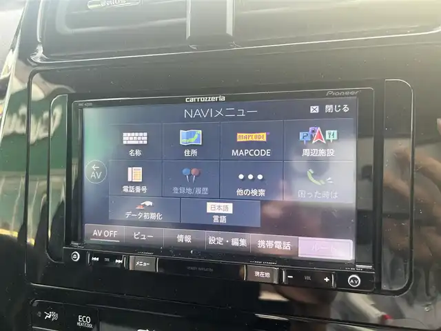 トヨタ プリウス S 静岡県 2017(平29)年 6.7万km 白 カロッツェリアナビ/・AVC-RZ500/・CD/DVD/Bluetooth/・AUX/iPod/FM/AM/ビルトインETC/ドライブモード/ＥＶモード/センターコンソール/ドアバイザー/スペアキー/バニティミラー