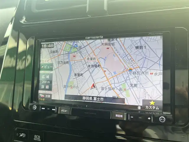 トヨタ プリウス S 静岡県 2017(平29)年 6.7万km 白 カロッツェリアナビ/・AVC-RZ500/・CD/DVD/Bluetooth/・AUX/iPod/FM/AM/ビルトインETC/ドライブモード/ＥＶモード/センターコンソール/ドアバイザー/スペアキー/バニティミラー