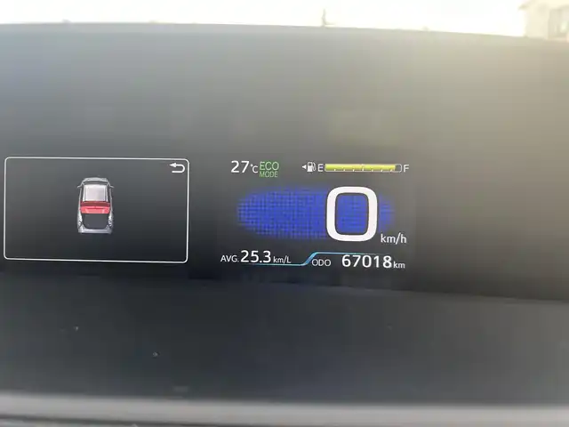 トヨタ プリウス S 静岡県 2017(平29)年 6.7万km 白 カロッツェリアナビ/・AVC-RZ500/・CD/DVD/Bluetooth/・AUX/iPod/FM/AM/ビルトインETC/ドライブモード/ＥＶモード/センターコンソール/ドアバイザー/スペアキー/バニティミラー
