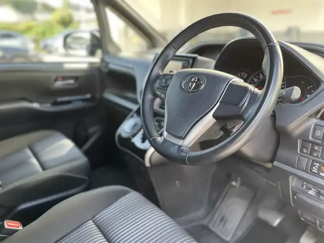 トヨタ ヴォクシー ZS 煌Ⅱ 宮崎県 2020(令2)年 4万km ブラック 純正SDナビ/（CD/DVD/AM/FM/BT)/フルセグTV/TVキャンセラー/ステアリングスイッチ/クルーズコントロール/両側パワースライドドア/アイドリングストップ/車線逸脱警報機能/クリアランスソナー/パーキングサポートブレーキ/トヨタセーフティセンス/ドライブレコーダー/オートハイビーム/ビルトインETC