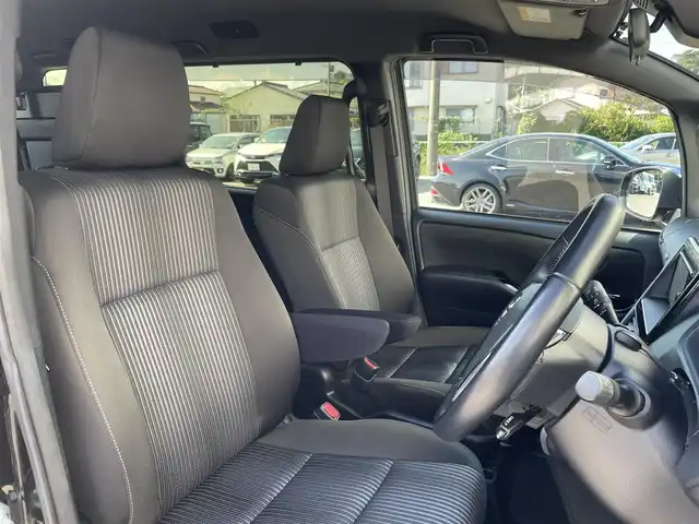 トヨタ ヴォクシー ZS 煌Ⅱ 宮崎県 2020(令2)年 4万km ブラック 純正SDナビ/（CD/DVD/AM/FM/BT)/フルセグTV/TVキャンセラー/ステアリングスイッチ/クルーズコントロール/両側パワースライドドア/アイドリングストップ/車線逸脱警報機能/クリアランスソナー/パーキングサポートブレーキ/トヨタセーフティセンス/ドライブレコーダー/オートハイビーム/ビルトインETC