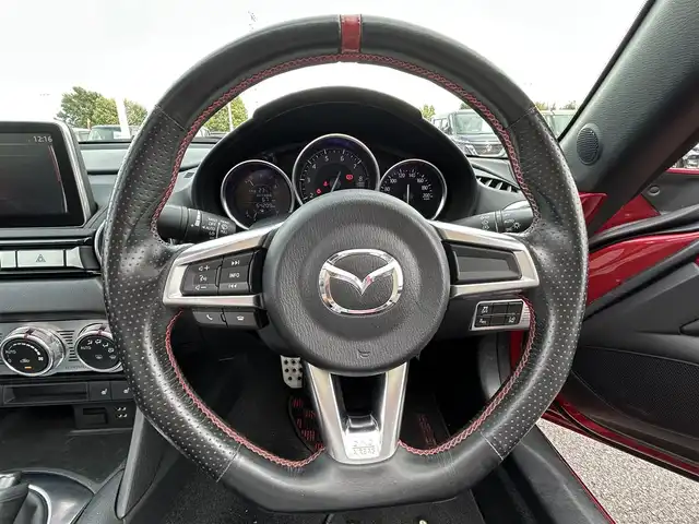 マツダ ロードスター S レザーパッケージ 栃木県 2015(平27)年 6.5万km ソウルレッドプレミアムメタリック 6速MT/マツダコネクトナビ/フルセグTV/DVD/Bluetooth/USB/バックカメラ/ETC/ドライブレコーダー/HKSマフラー/社外テールランプ/社外ステアリング（純正積込）/黒革シート/シートヒーター/LEDヘッドライト/ブラインドスポットモニター/車線逸脱警報/スマートキー/スペアキー/プッシュスタート/純正18インチAW