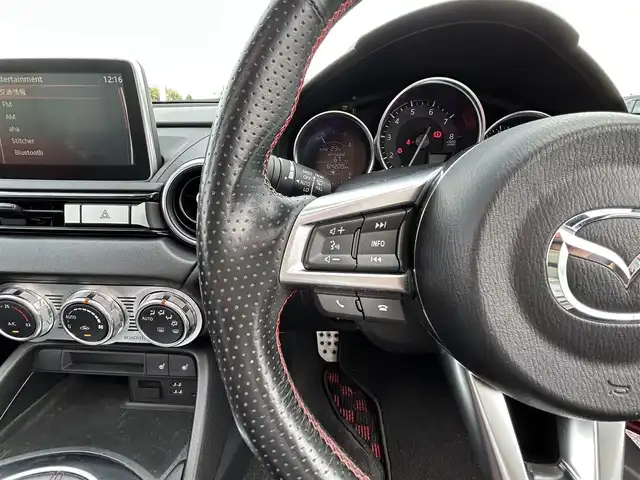 マツダ ロードスター S レザーパッケージ 栃木県 2015(平27)年 6.5万km ソウルレッドプレミアムメタリック 6速MT/マツダコネクトナビ/フルセグTV/DVD/Bluetooth/USB/バックカメラ/ETC/ドライブレコーダー/HKSマフラー/社外テールランプ/社外ステアリング（純正積込）/黒革シート/シートヒーター/LEDヘッドライト/ブラインドスポットモニター/車線逸脱警報/スマートキー/スペアキー/プッシュスタート/純正18インチAW