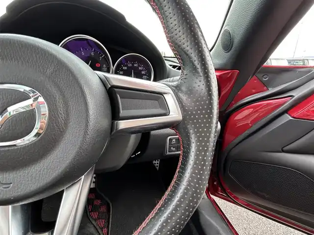 マツダ ロードスター S レザーパッケージ 栃木県 2015(平27)年 6.5万km ソウルレッドプレミアムメタリック 6速MT/マツダコネクトナビ/フルセグTV/DVD/Bluetooth/USB/バックカメラ/ETC/ドライブレコーダー/HKSマフラー/社外テールランプ/社外ステアリング（純正積込）/黒革シート/シートヒーター/LEDヘッドライト/ブラインドスポットモニター/車線逸脱警報/スマートキー/スペアキー/プッシュスタート/純正18インチAW