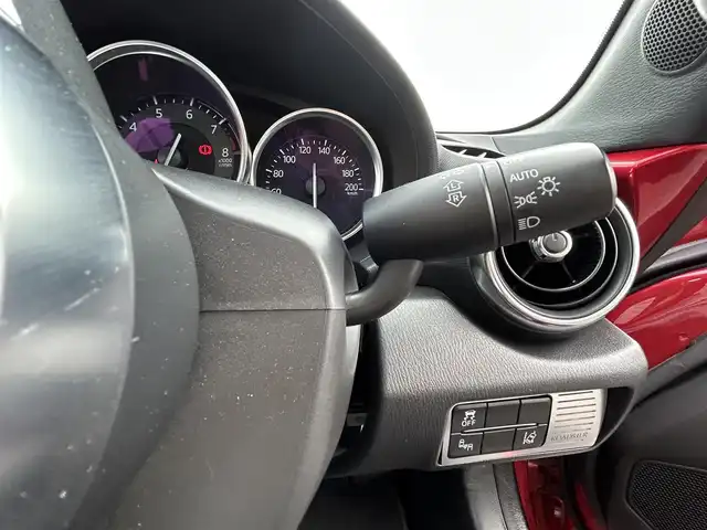 マツダ ロードスター S レザーパッケージ 栃木県 2015(平27)年 6.5万km ソウルレッドプレミアムメタリック 6速MT/マツダコネクトナビ/フルセグTV/DVD/Bluetooth/USB/バックカメラ/ETC/ドライブレコーダー/HKSマフラー/社外テールランプ/社外ステアリング（純正積込）/黒革シート/シートヒーター/LEDヘッドライト/ブラインドスポットモニター/車線逸脱警報/スマートキー/スペアキー/プッシュスタート/純正18インチAW