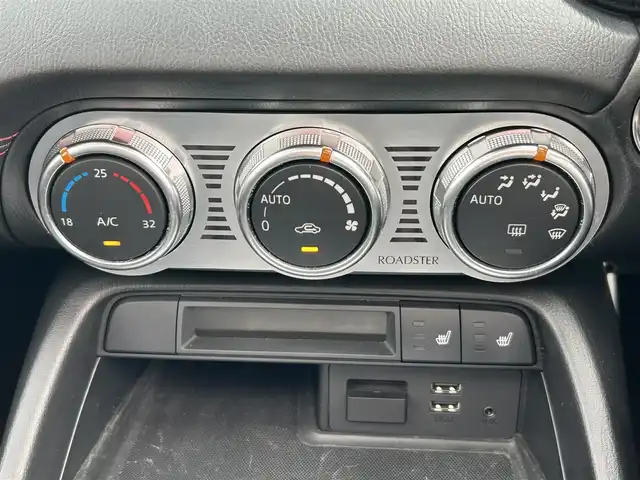 マツダ ロードスター S レザーパッケージ 栃木県 2015(平27)年 6.5万km ソウルレッドプレミアムメタリック 6速MT/マツダコネクトナビ/フルセグTV/DVD/Bluetooth/USB/バックカメラ/ETC/ドライブレコーダー/HKSマフラー/社外テールランプ/社外ステアリング（純正積込）/黒革シート/シートヒーター/LEDヘッドライト/ブラインドスポットモニター/車線逸脱警報/スマートキー/スペアキー/プッシュスタート/純正18インチAW