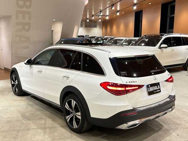 メルセデス・ベンツ Ｃ２２０ｄ 4マチック オールテレイン 道央・札幌 2022(令4)年 3.4万km ポーラホワイト レザーエクスクルーシブパッケージ/　・パノラミックスライディングルーフ/　・本革シート/レーダーセーフティパッケージ/アクティブパーキングアシスト/DIGITAライド/アダプティブハイビームアシストプラス/MBUX ARナビゲーション/ヘッドアップディスプレイ/フルセグテレビ/USB/BT/ワイヤレスチャージング/アンビエントライトプラス/オートマチックテールゲート